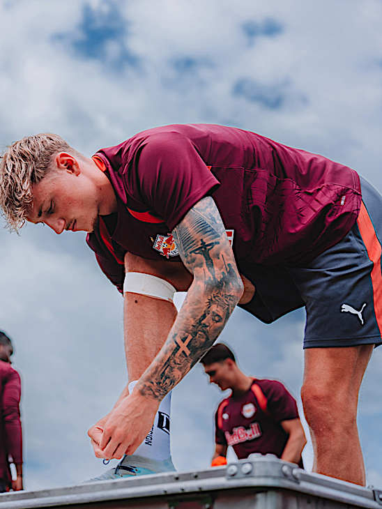 ⭐︎レア⭐︎ レッドブル・ザルツブルク スウェットジャージ International Jersey in FC Red Bull Salzburg - Official Red Bull