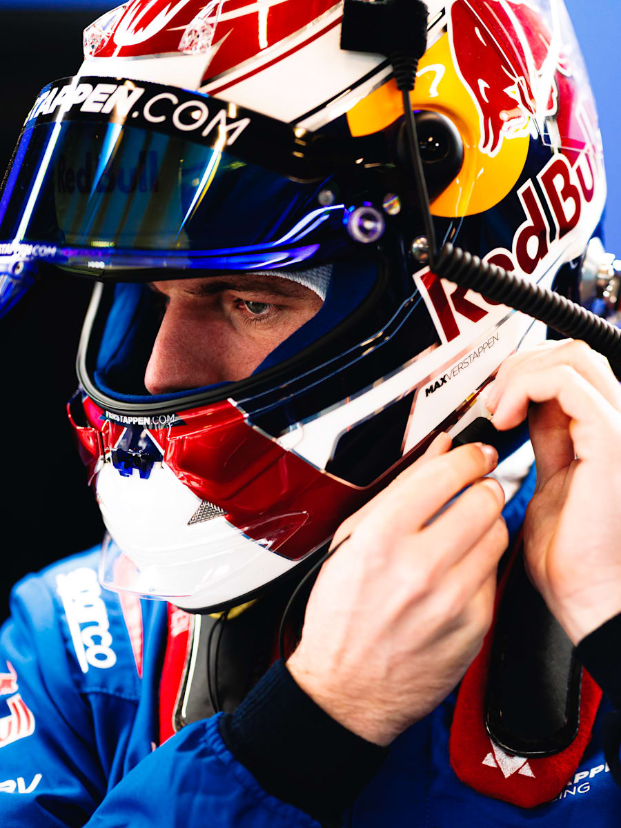 1:2 Max Verstappen 24h Nürburgring 2026 Mini Helmet (M-GEN26016): 