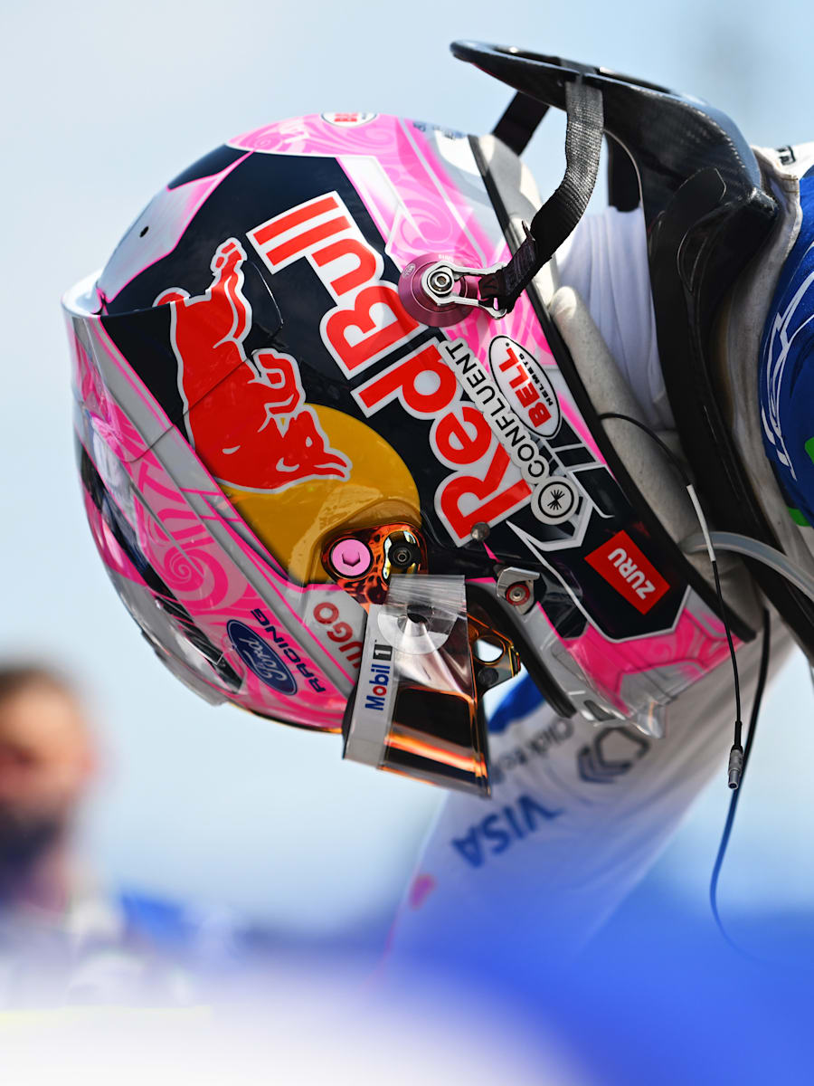 1:2 Liam Lawson Saison 2026 Minihelm (M-RAB26100): Visa Cash App RB Formula One Team