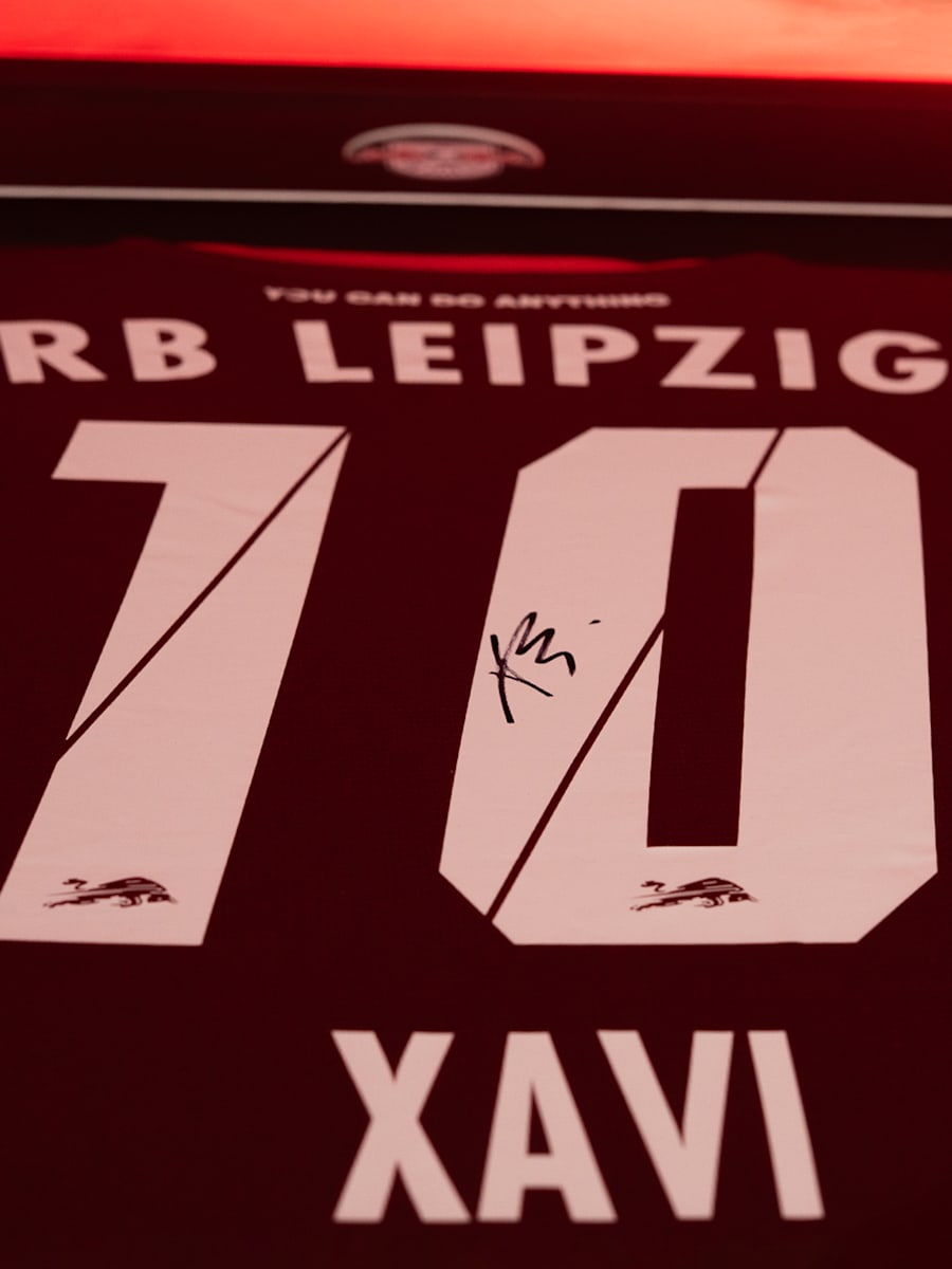 RBL Signiertes Xavi Auswärtstrikot (M-RBL24310): RB Leipzig