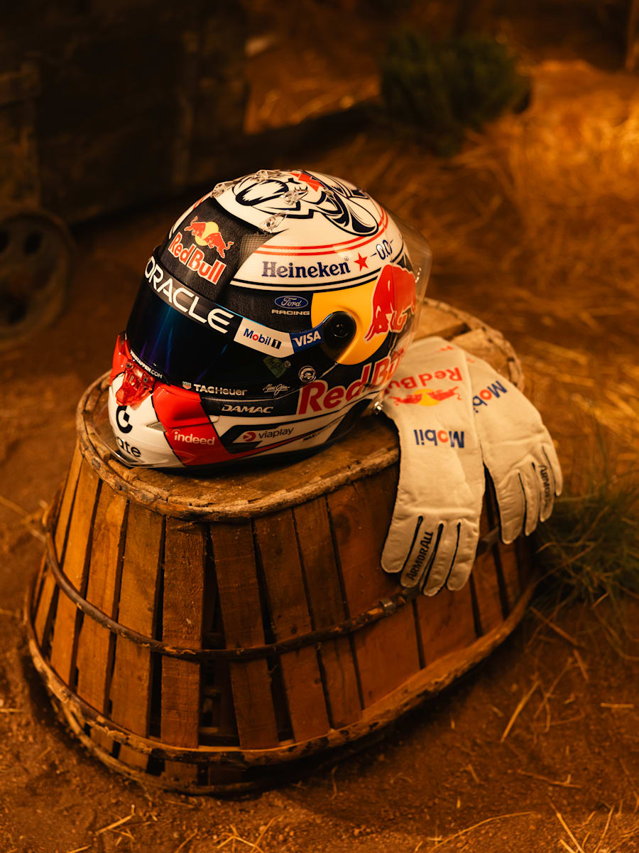 1:2 Max Verstappen Austin GP 2026 Mini Helmet (M-RBR26240): Oracle Red Bull Racing