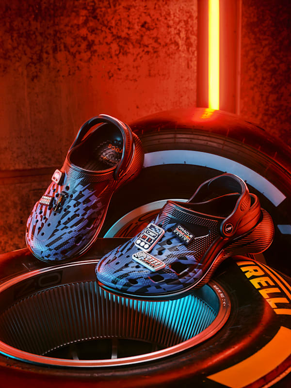 Oracle Red Bull Racing x Crocs Classic Runner (M-RBR26247): Oracle Red Bull Racing