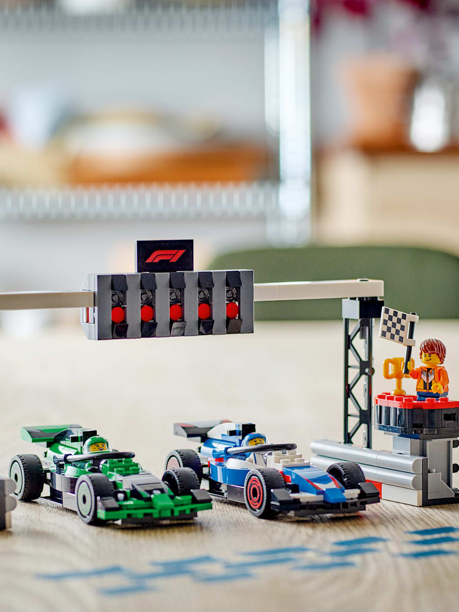 Set LEGO® Visa Cash App RB City (RAB25002): Visa Cash App Racing Bulls