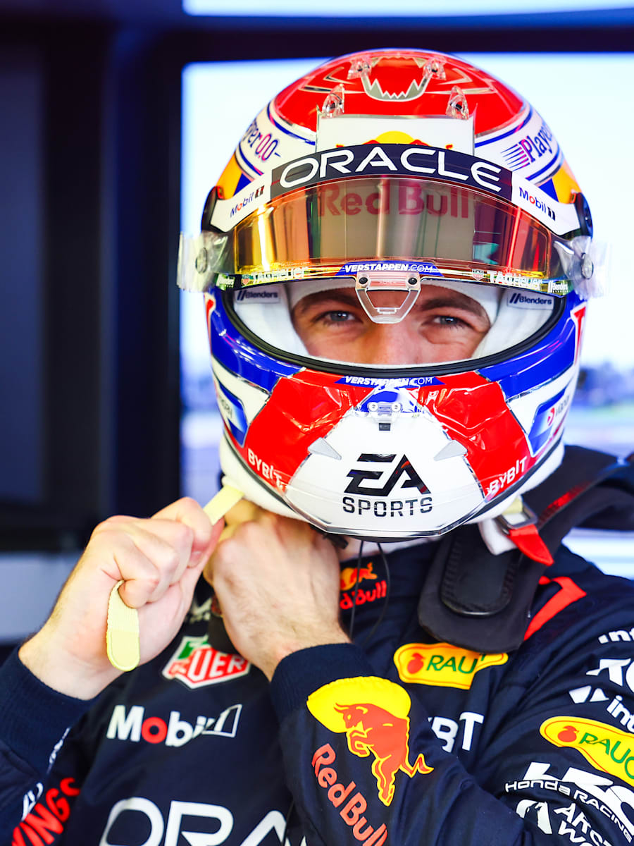 1:2 Max Verstappen 2024 Season Mini Helm (RBR24310): Oracle Red Bull Racing
