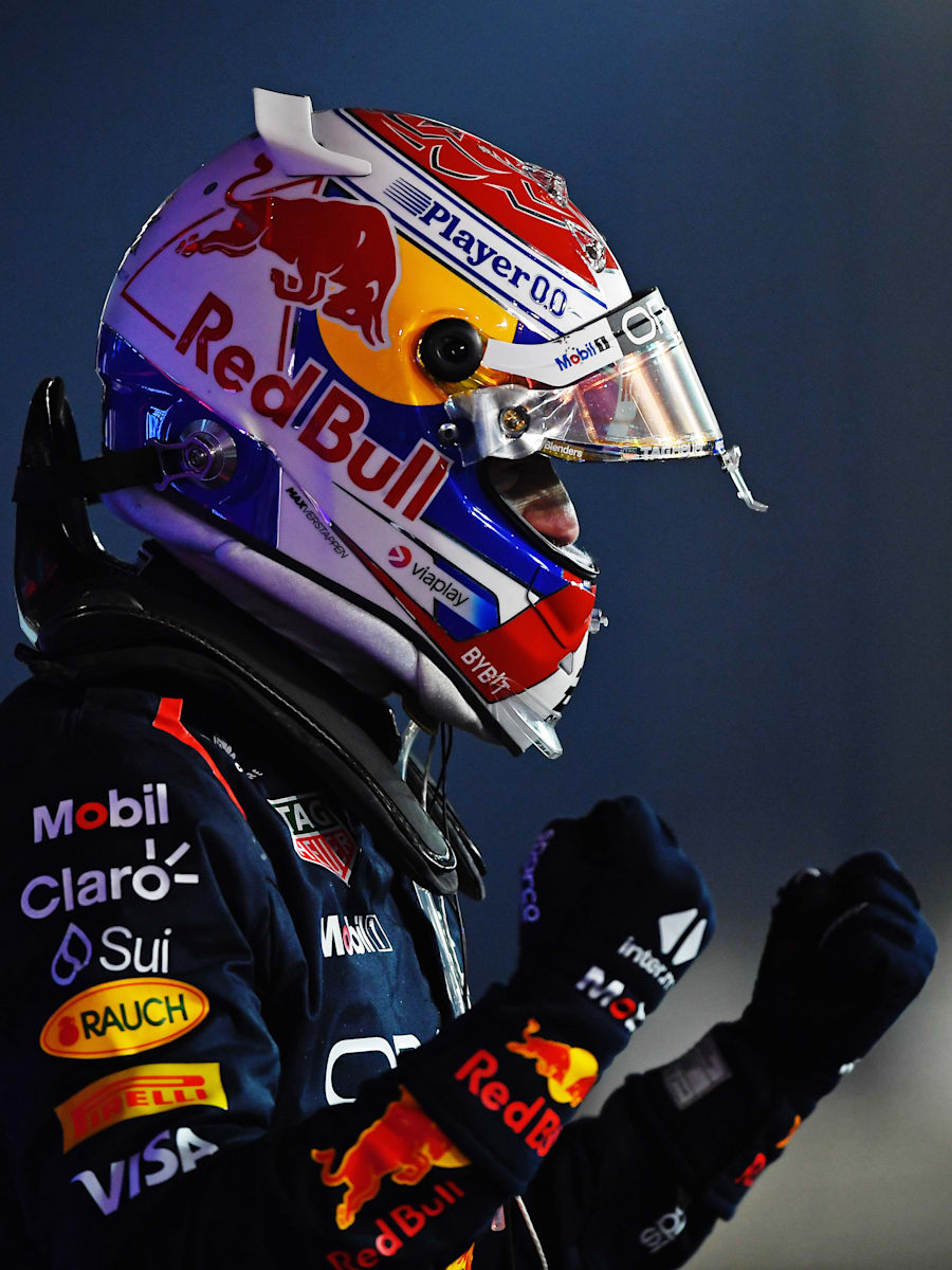 1:2 Max Verstappen 2024 Season Minihelm (RBR24310): Oracle Red Bull Racing