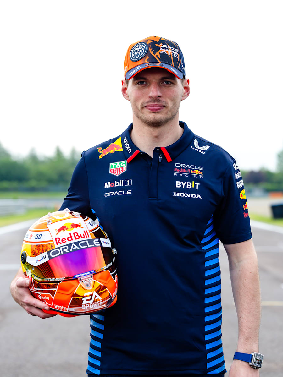 1:4 Max Verstappen 2024 Orange Tribute Mini Helm (RBR24343): Oracle Red Bull Racing