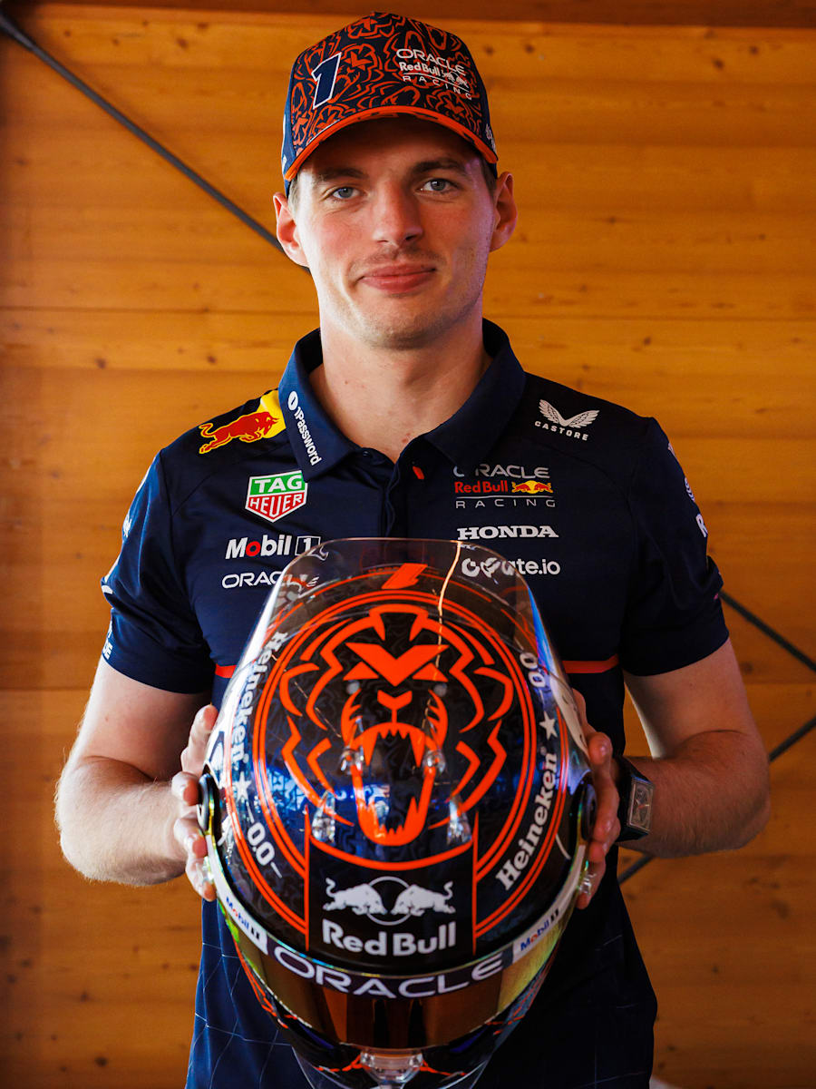 1:4 Max Verstappen 2025 Orange Mini Helmet (M-RBR25255): Oracle Red Bull Racing