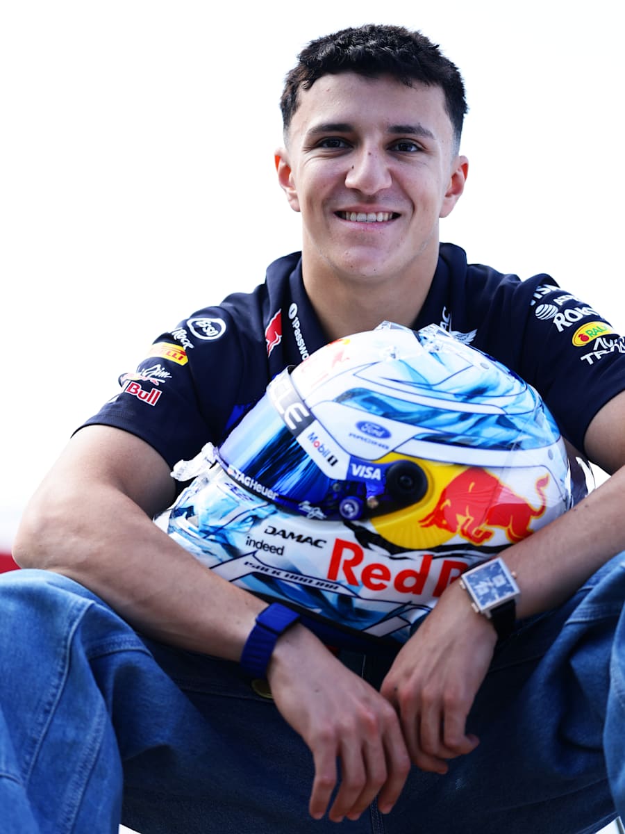 1:2 Isack Hadjar Dutch GP 2026 Minihelm (M-RBR26306): Oracle Red Bull Racing