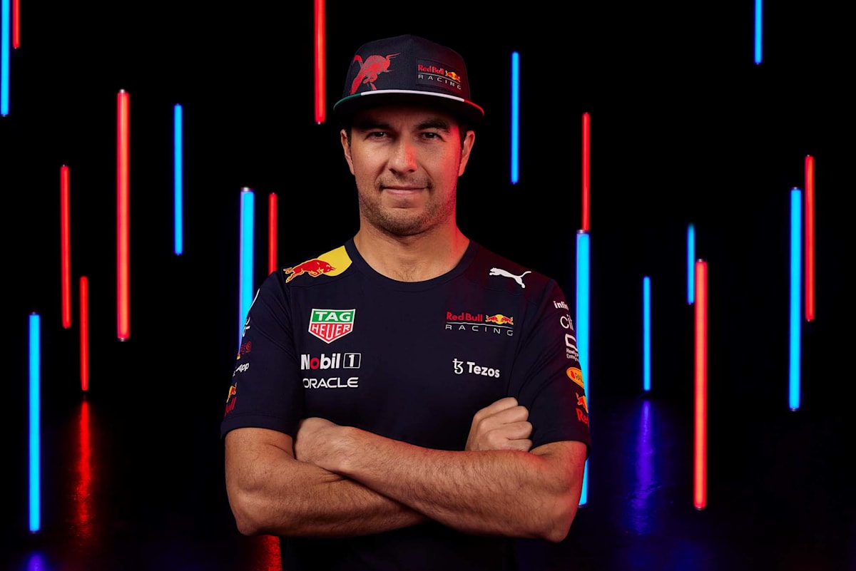 Official Teamline T-Shirt (RBR22106): Oracle Red Bull Racing official-teamline-t-shirt (image/jpeg)