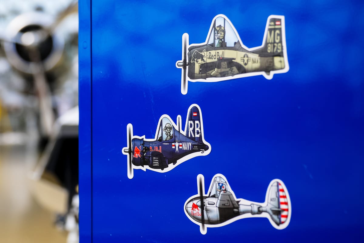 Plane Comic Sticker Set (TFB17029): The Flying Bulls plane-comic-sticker-set (image/jpeg)></figure>
</div>
<a href=